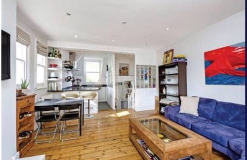 South Richmond Apartment | Prime Richmond Location Near 'Ted Lasso' with Kitchen & More