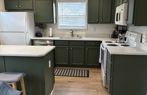 Greensboro House | Prime Greensboro Townhouse with Family-Friendly Amenities