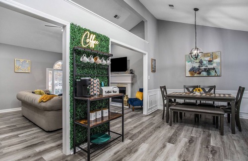 Cartersville House | Ideal Retreat for Large Groups near Lakepoint