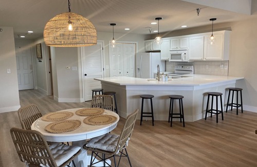 Osage Beach Condo | Prime Location! Modern Condo with Lake View and Pool Access
