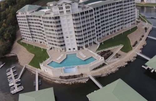 Osage Beach Condo | Prime Location! Modern Condo with Lake View and Pool Access