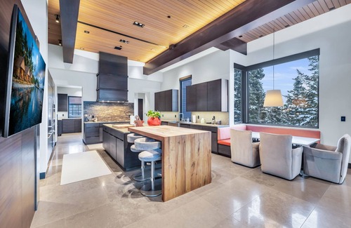 Park City House | Ideal Ski-in/Ski-out Hotel with Pool and Spa Near Canyons