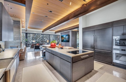 Park City House | Ideal Ski-in/Ski-out Hotel with Pool and Spa Near Canyons