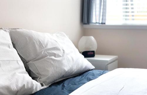 Renfrew-Collingwood Villa | Prime Location - Cozy Suite Near Skytrain & Dining Options