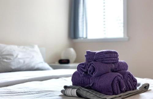 Renfrew-Collingwood Villa | Prime Location - Cozy Suite Near Skytrain & Dining Options