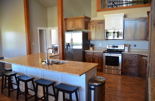Garden City House | PERFECT LOCATION-Walking distance to beach, restaurants, pickleball, activities!