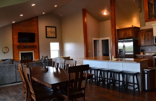 Garden City House | PERFECT LOCATION-Walking distance to beach, restaurants, pickleball, activities!