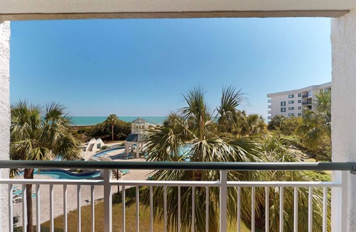 North Litchfield Beach Apartment | Perfect Oceanfront Retreat | Outdoor Pool. Oceanfront King Suite