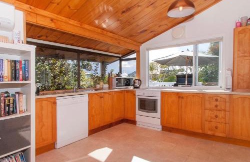 Pauanui House | Delightful Stay at Perfect on Pleasant - Pauanui Holiday Home