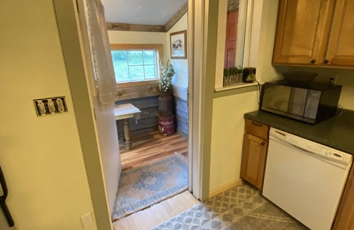 Wauconda Cabin | Ideal Outdoor Retreat Near Lakes with Family-Friendly Amenities