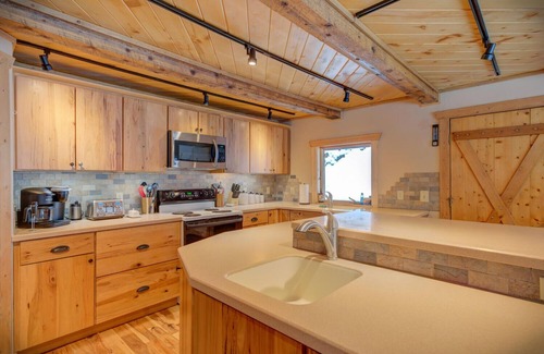 Pagosa Springs Cabin | Idyllic Pagosa Mountain Cabin with Private Trail & Hot Tub