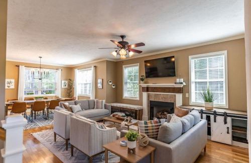 Pinehurst House | Idyllic Pinehurst Retreat - Steps from the Village and Pool