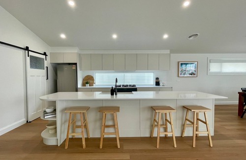 West Bathurst House | Perfect place to stay great view! - 6 Bedrooms
