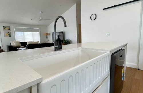West Bathurst House | Perfect place to stay great view! - 6 Bedrooms