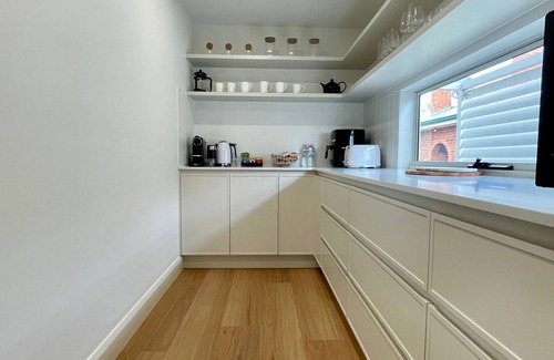 West Bathurst House | Perfect place to stay great view! - 6 Bedrooms