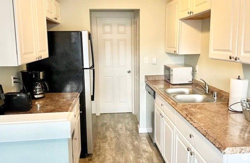 Lakewood Apartment | Idyllic Retreat Steps from Beaches & Downtown Attractions