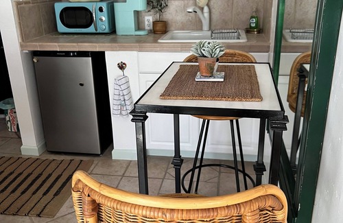 Fig Garden Apartment | Private Studio Retreat in Historic Old Fig District
