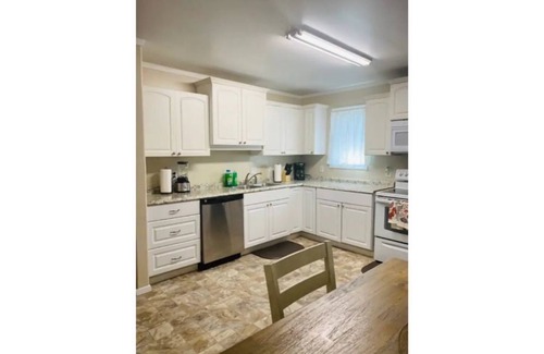 Port Arthur House | Ideal Home for Refinery Workers with Great Amenities
