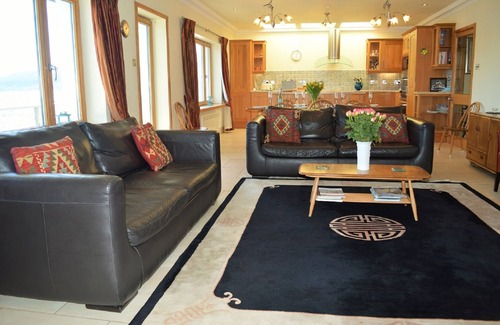 Tighnabruaich House | Restful Holiday Home with Oceanfront Balcony & Pool Access
