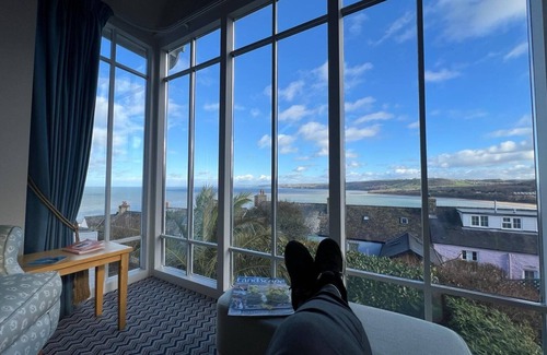 New Quay House | Romantic Retreat with Ocean Views and Top-Rated Amenities