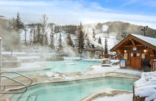 East Kootenay Apartment | Ideal Ski & Bike Access with Hot Tub and Pool Amenities