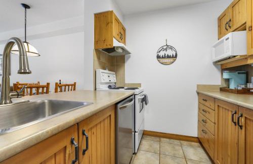 East Kootenay Apartment | Ideal Ski & Bike Access with Hot Tub and Pool Amenities