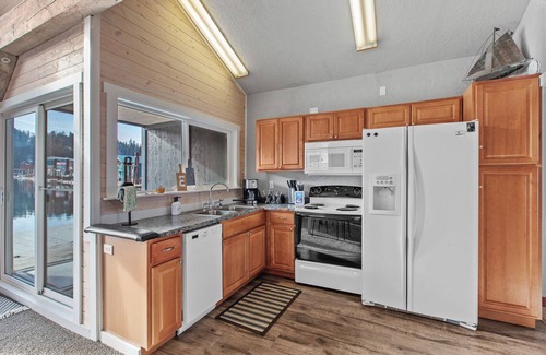 Bayview Boat Rental | Perfect Space Float Home