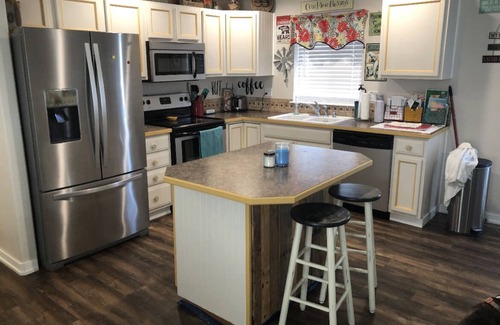 Pasco House | Inviting Space with Spa and Family-Friendly Amenities