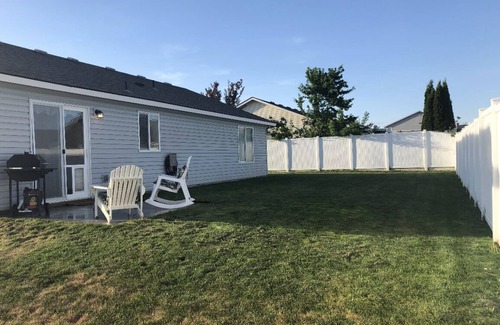Pasco House | Inviting Space with Spa and Family-Friendly Amenities