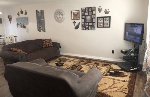 Pasco House | Inviting Space with Spa and Family-Friendly Amenities