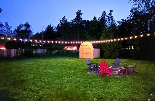 South Bend House | Pet-Friendly Comfort at The Huddle House - 4-Star Retreat