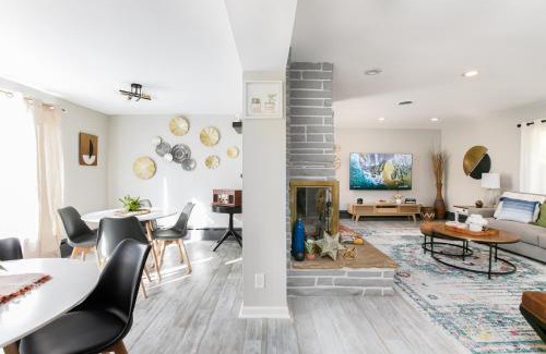 South Bend House | Pet-Friendly Comfort at The Huddle House - 4-Star Retreat