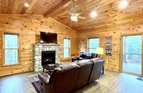 Tellico Plains House | Ideal Getaway for Fishing, Hiking, and Relaxation