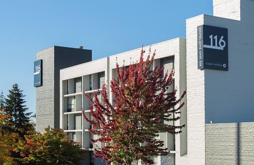 Wilburton Hotel | Ideal Staycation with Pool, Parking & Short Bellevue Drive