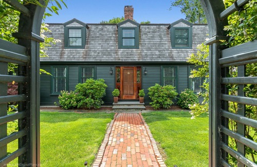Fifth Ward House | Idyllic Summer Retreat with Ocean View in Newport