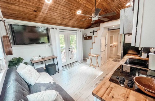 Buford House | Cozy Tiny Home Getaway Ideal for Families