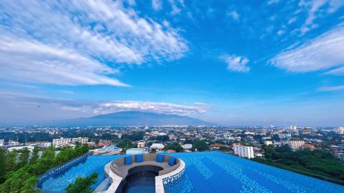 Don Kaeo Apartment | Beautiful Astra Sky River Condo with Pool & Ocean Views