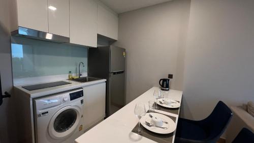 Don Kaeo Apartment | Beautiful Astra Sky River Condo with Pool & Ocean Views