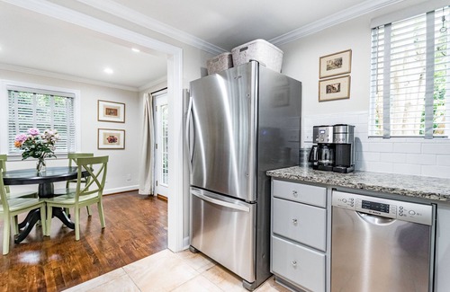 Southwest Raleigh House | Ideal Townhome Near Village with Spa and Breakfast