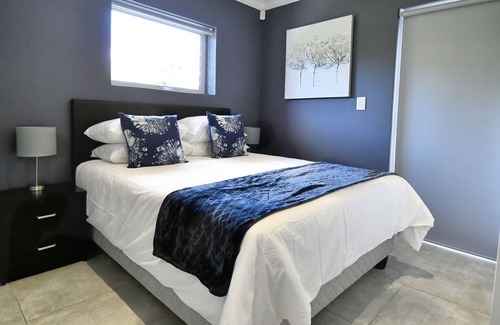 Pringle Bay Apartment | Comfortable Family Unit with Kitchen and Pool Access