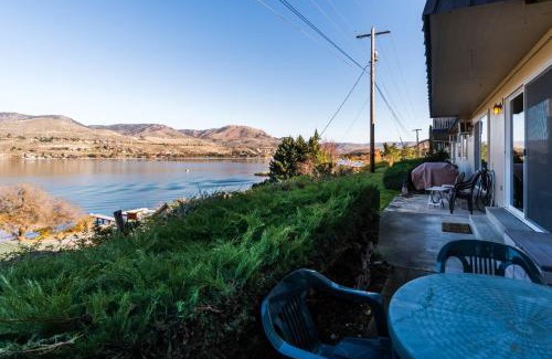 Chelan Apartment | Stunning Views and Family-Friendly Comfort Await You