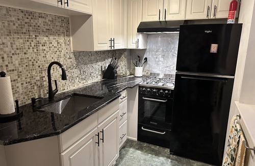 Washington Square West House | Ideally Located Pet Friendly Retreat in Central Philadelphia