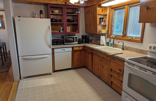 Oshkosh House | Idyllic Waterfront Retreat on Lake Winnebago with Spa