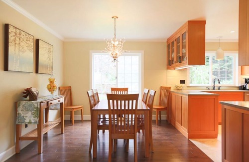 Sequim House | Family-Friendly Hotel: Guest Rated 9.8 with Pool & Breakfast