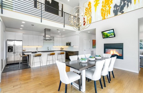 Longmont House | Perfectly Between Boulder - Estes Park! Modern 5-Bedroom House