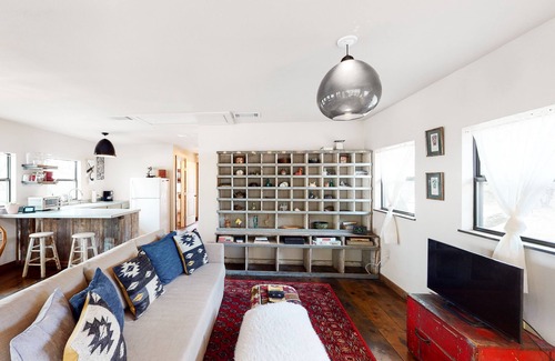 Dripping Springs Cabin | Perfectly decorated, dog-friendly cabin with community pool and hot tub
