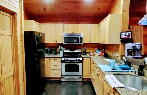 Turtletown Cabin | Nature Retreat: Perfectly Imperfect Cabin Near Blue Ridge
