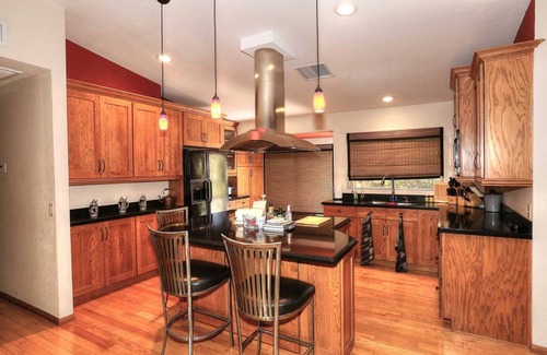 Paradise Valley Village House | Conveniently Located Hotel with Pool and Spa Amenities