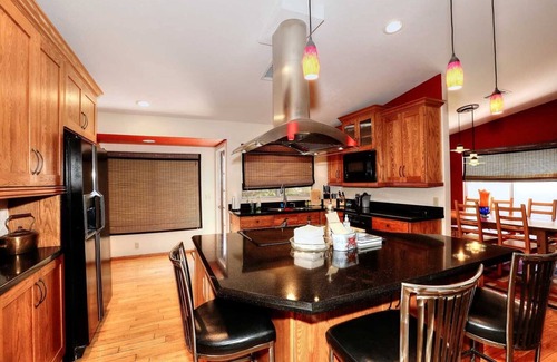 Paradise Valley Village House | Conveniently Located Hotel with Pool and Spa Amenities