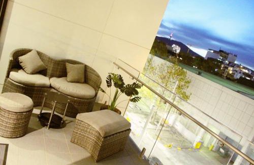 City East Apartment | Modern Apartment in Canberra CBD with Pool & Hot Tub